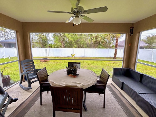 sunroom with ceiling fan