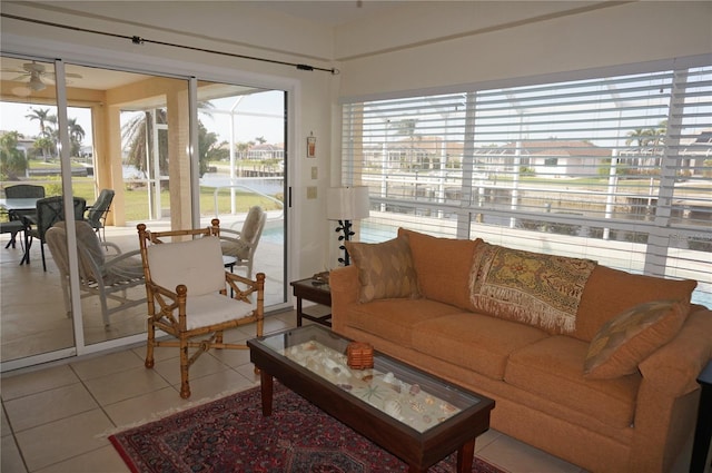 sunroom with ceiling fan