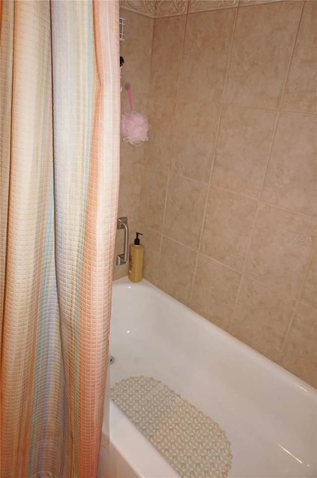 bathroom with shower / tub combo with curtain