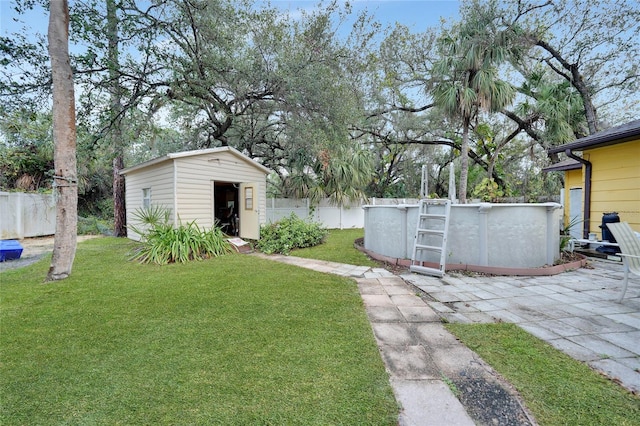 view of yard with a storage shed