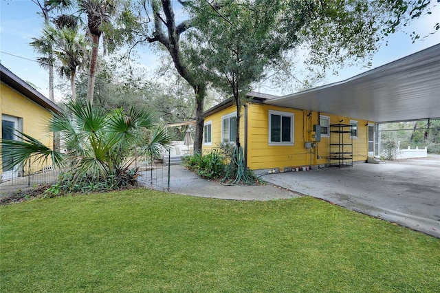 view of yard with a carport