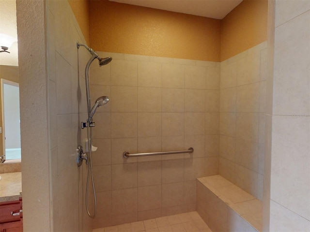 bathroom featuring a tile shower