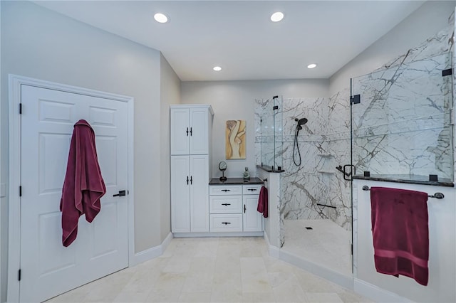 bathroom featuring a tile shower