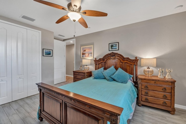 bedroom with light hardwood / wood-style floors, a closet, and ceiling fan