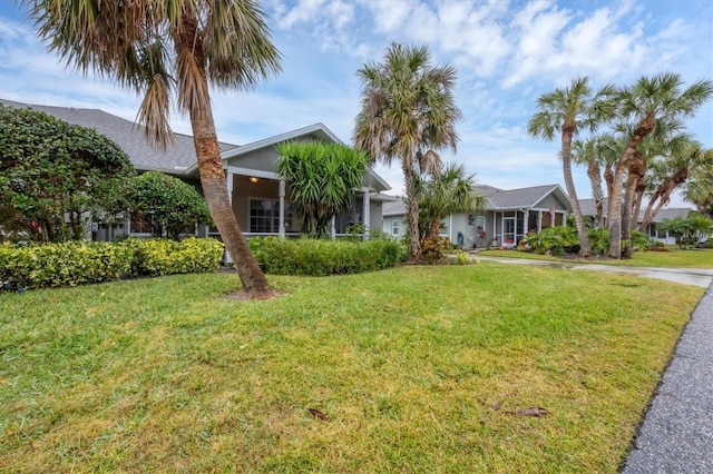 view of front facade with a front lawn