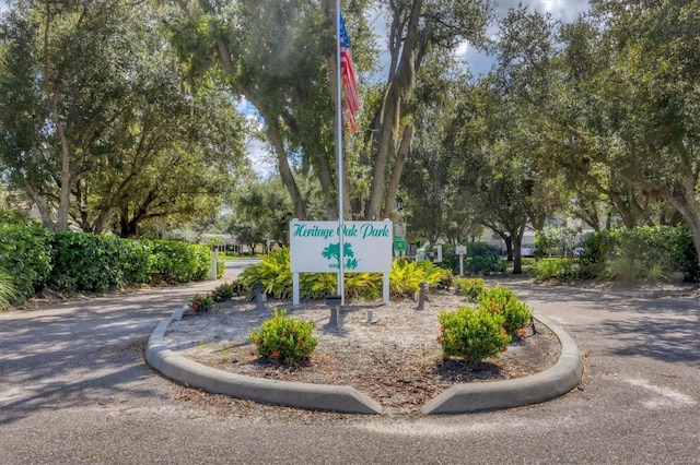 view of community / neighborhood sign