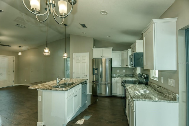 kitchen with sink, appliances with stainless steel finishes, white cabinetry, a kitchen island with sink, and decorative light fixtures