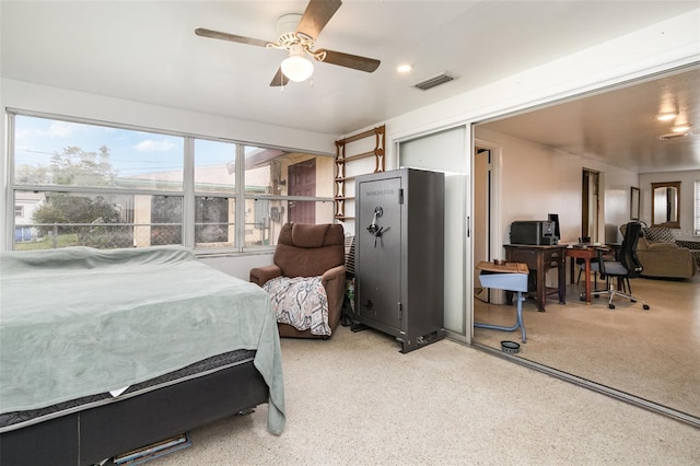 bedroom with ceiling fan