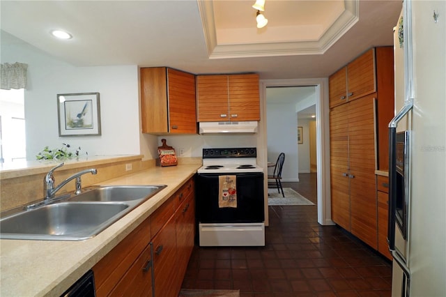 kitchen with sink, white fridge with ice dispenser, a tray ceiling, crown molding, and electric stove