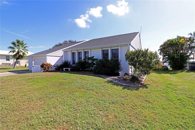 view of front facade featuring a garage and a front yard