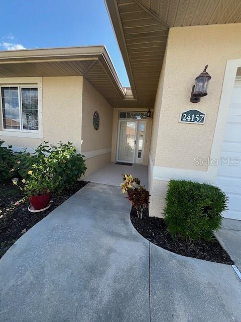 entrance to property with stucco siding