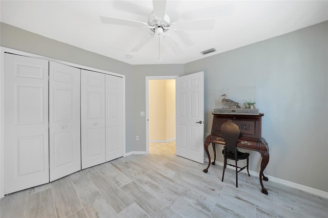 bedroom featuring light wood-type flooring, ceiling fan, and a closet