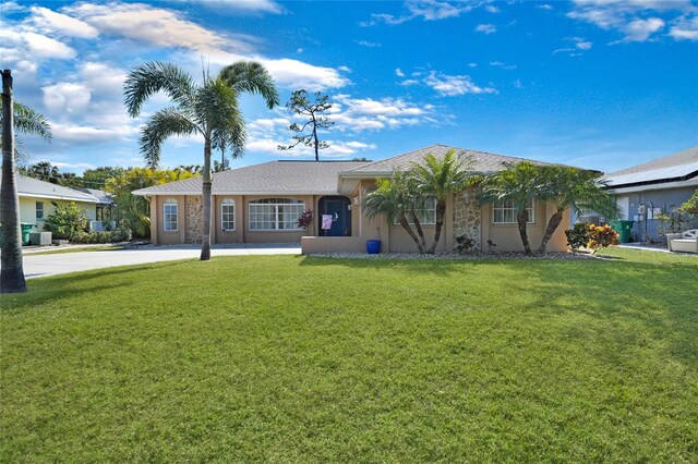 18395 Edgewater Dr, Port Charlotte, FL 33948 - ranch-style home with stucco siding and a front lawn
