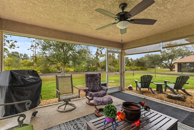 sunroom with ceiling fan