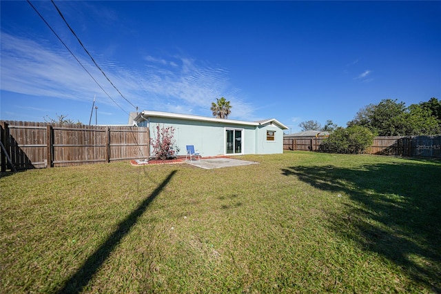 view of yard with a patio