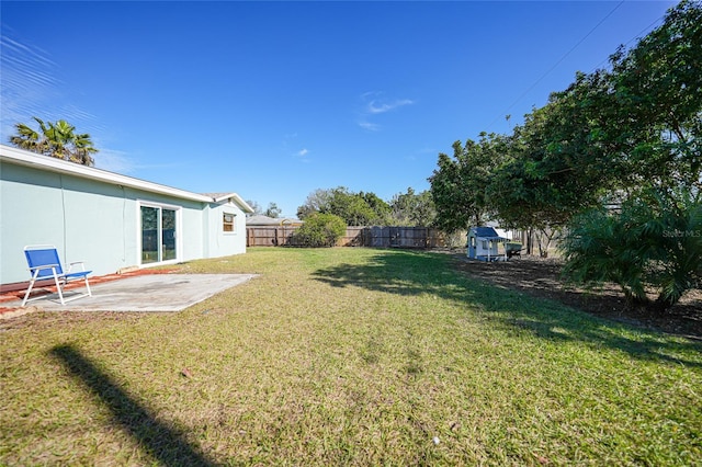 view of yard with a patio area