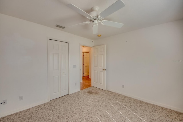 unfurnished bedroom with ceiling fan, carpet floors, and a closet