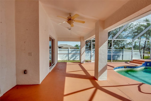 sunroom / solarium featuring a jacuzzi and vaulted ceiling