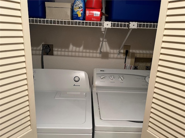 laundry room with laundry area and washer and clothes dryer