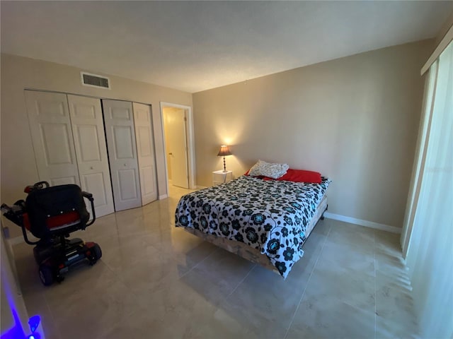 bedroom featuring a closet