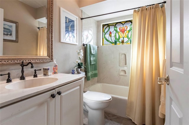 full bathroom with shower / tub combo with curtain, vanity, and toilet