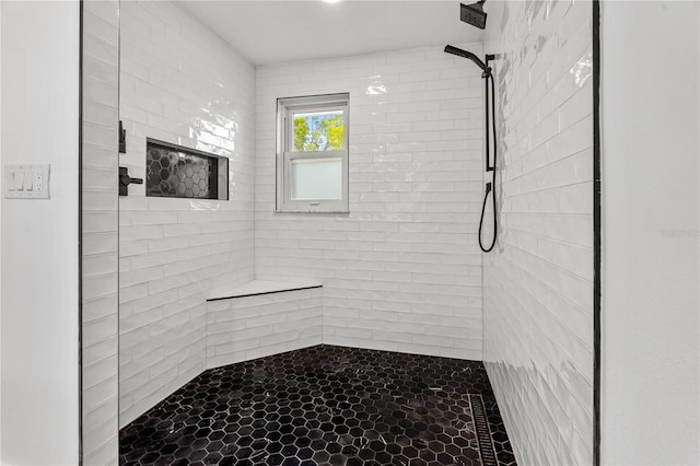 full bathroom featuring a tile shower