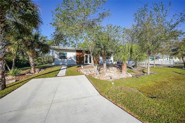 view of front of house with a front yard