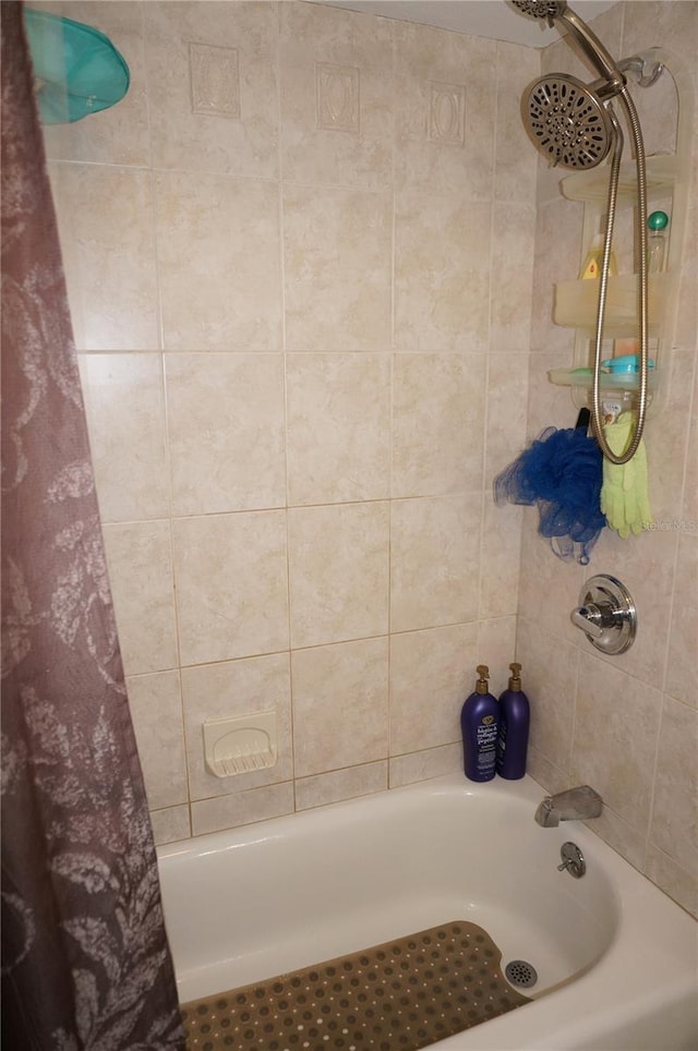 bathroom featuring shower / bath combo