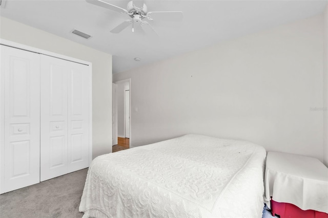 bedroom featuring a closet, ceiling fan, and carpet