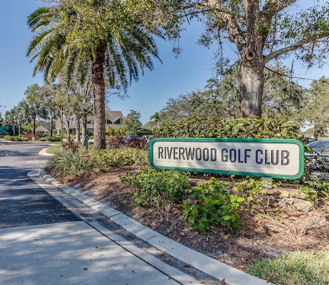 view of community / neighborhood sign