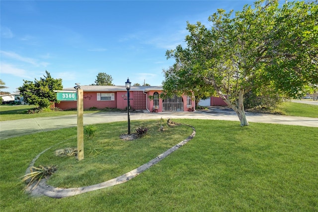 view of front of house with a front lawn