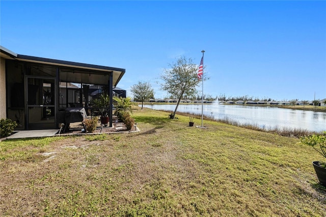 view of yard featuring a water view