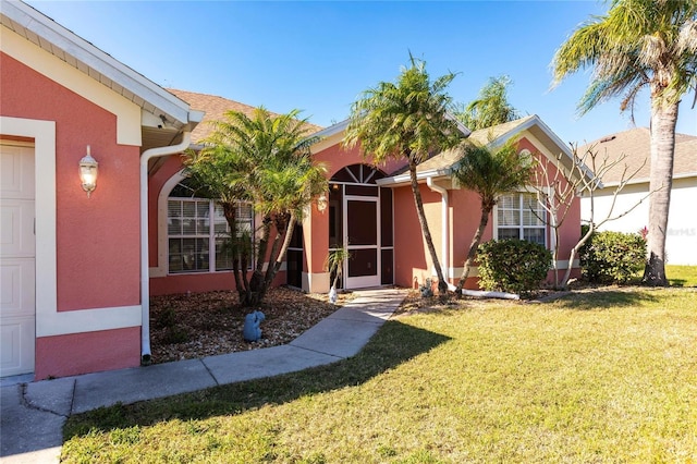 view of front of home featuring a front yard