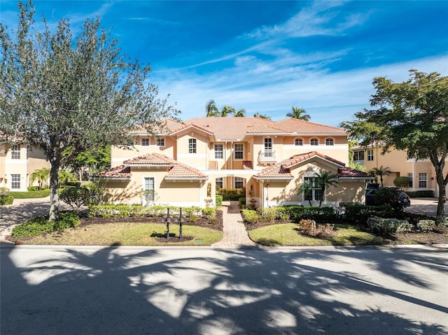 view of mediterranean / spanish-style home