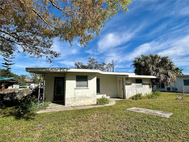 view of front of home with a front yard