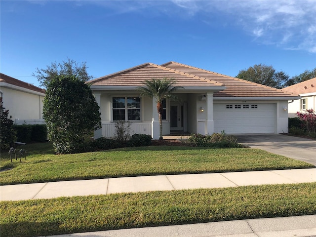 view of front facade featuring a garage and a front yard