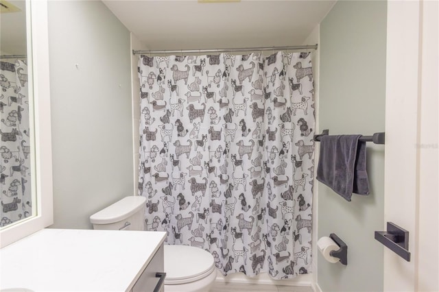 bathroom with vanity, curtained shower, and toilet