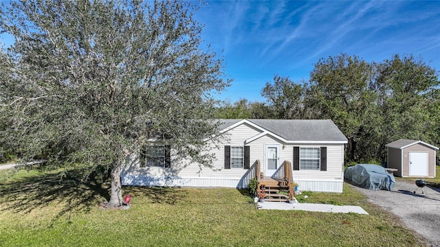 view of front of home featuring a storage shed and a front yard