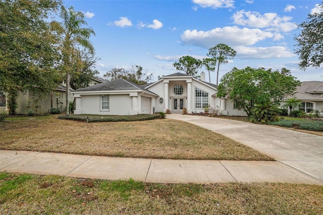 view of front of house featuring a front lawn