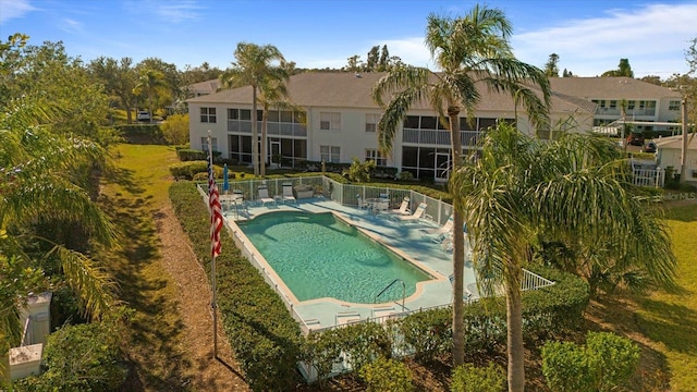 view of swimming pool