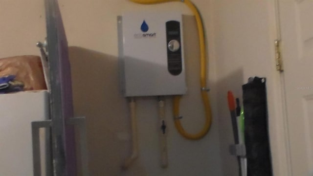 3380 Maple Ter, Port Charlotte, FL 33952 - utilities with water heater