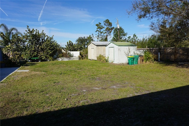 view of yard with a shed