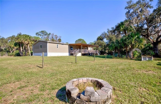 view of yard featuring a fire pit