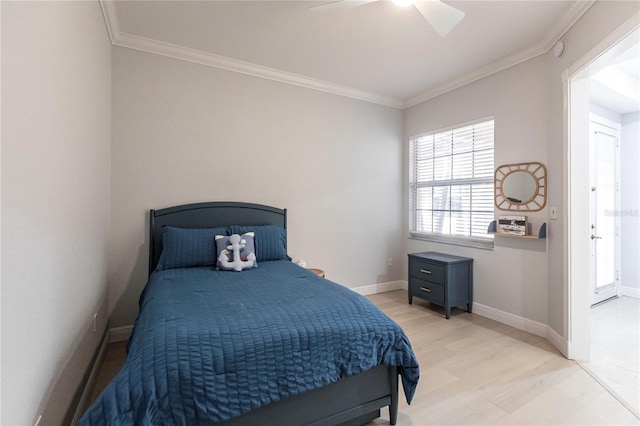 bedroom featuring crown molding, light hardwood / wood-style floors, and ceiling fan