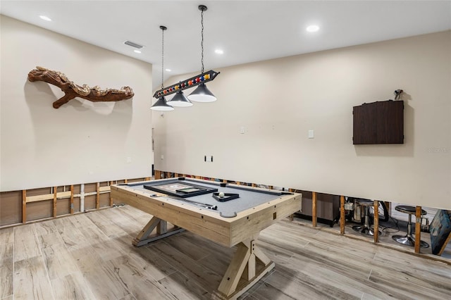 playroom with pool table and light hardwood / wood-style floors