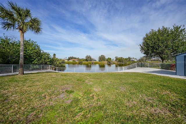 view of yard featuring a water view