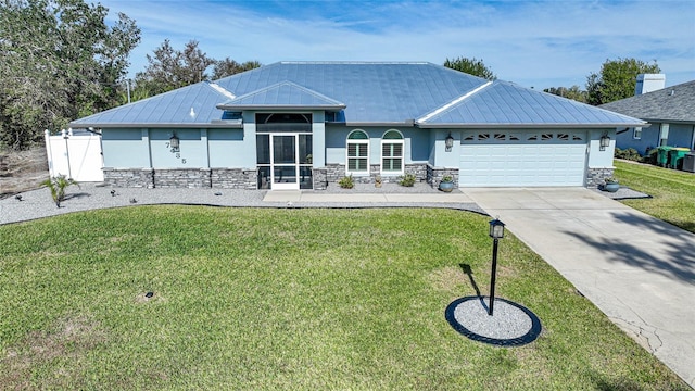 view of front facade with a garage and a front yard