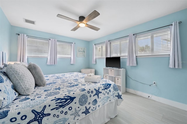 bedroom with ceiling fan