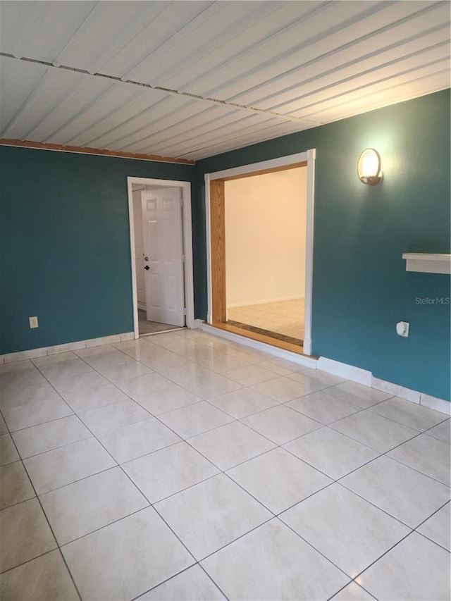 spare room featuring light tile patterned flooring