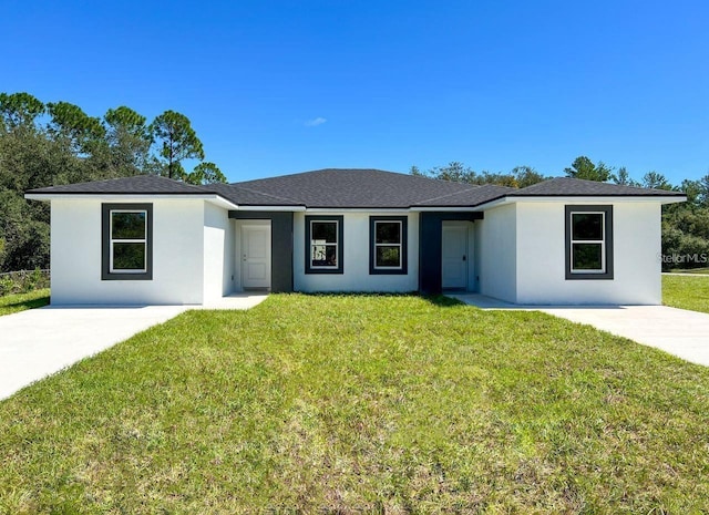 single story home with a front lawn